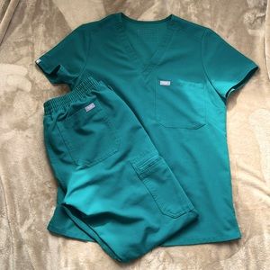 Women Figs scrubs
